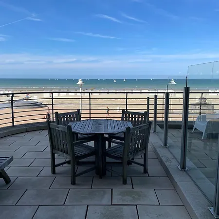 Апартаменты In With Sea Views *