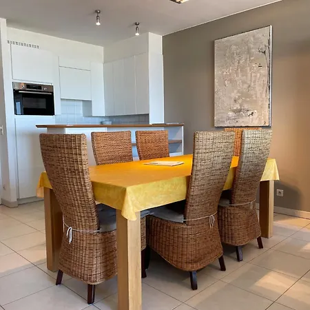 In With Sea Views Apartmán *