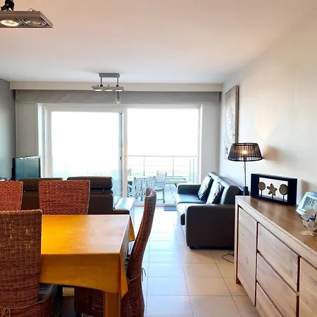 With Frontal Sea View Apartment *